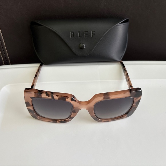 Diff Sunglasses - Picture 2 of 2